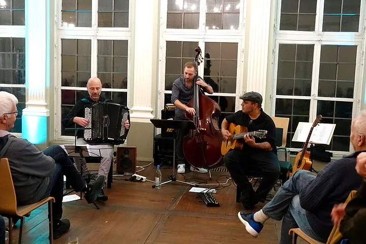 Trio Fussissimo im Helmut-Schöler-Saal: Harald Oeler, Simon Ort und Rehan Syed